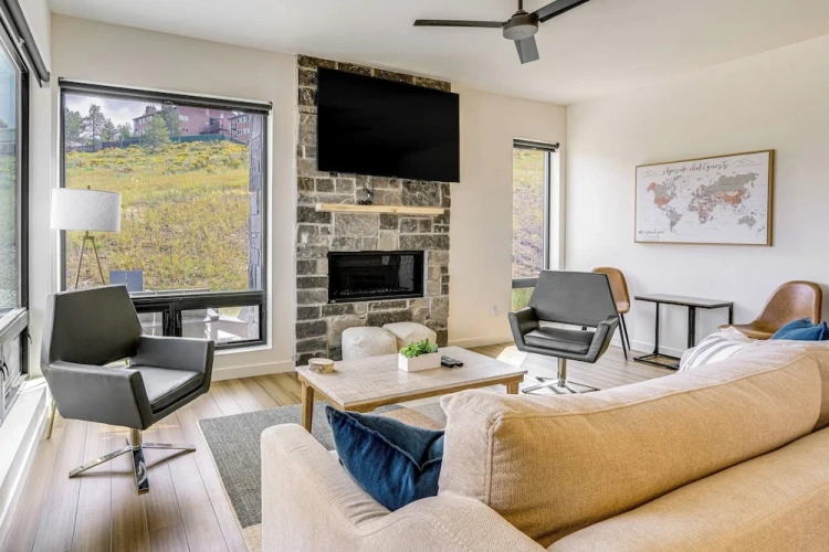 3 Bedrooms Apartment