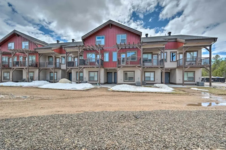 Charming Mccall Townhome: Hike, Fish, & Ski!