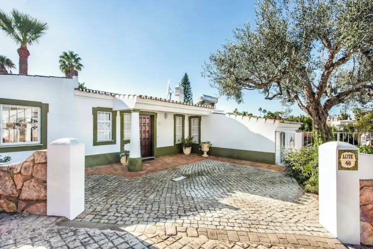 Villa Cardona