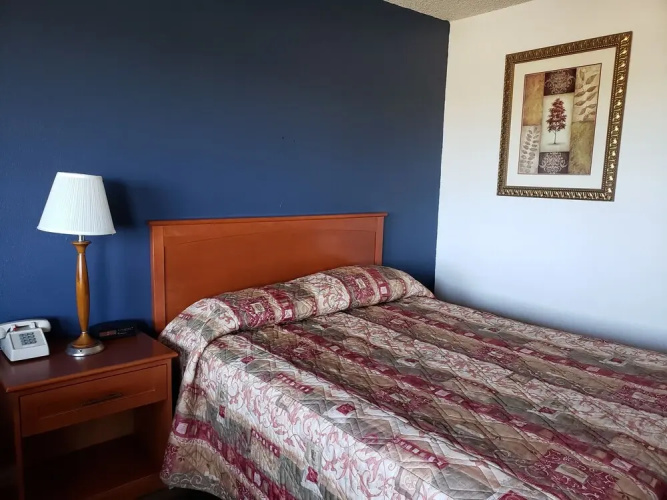 Oasis Inn & Suites