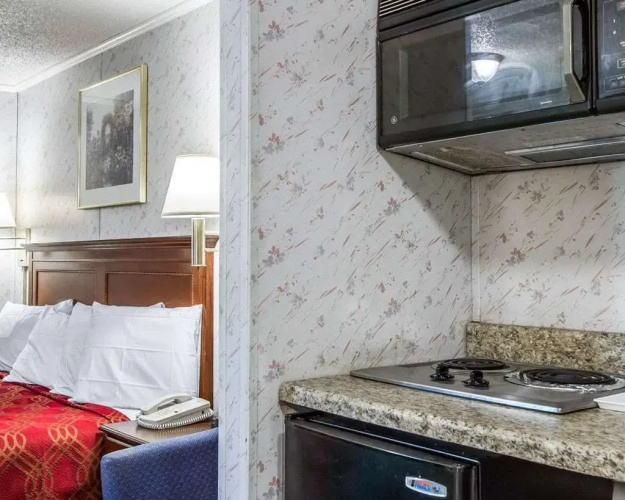Rodeway Inn & Suites