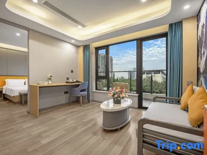 Deluxe Double Suite with balcony