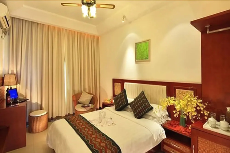 Yelan Bay Resort
