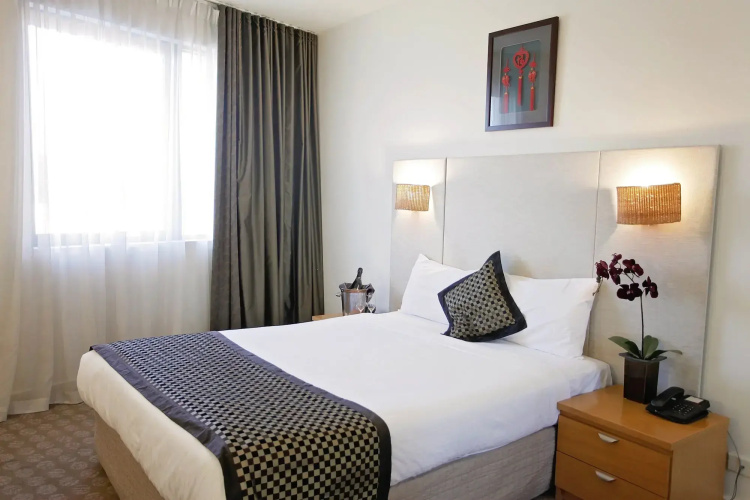Golden Pebble Hotel