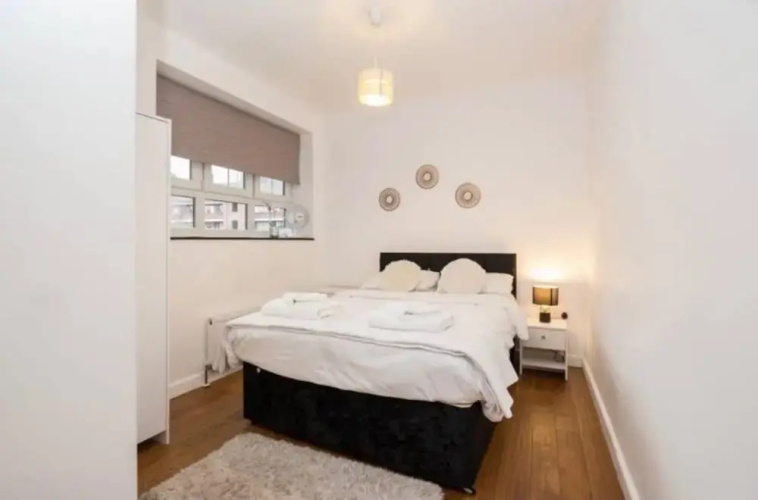 4 Bed Flat - Sleeps 10 - Pets - Parking