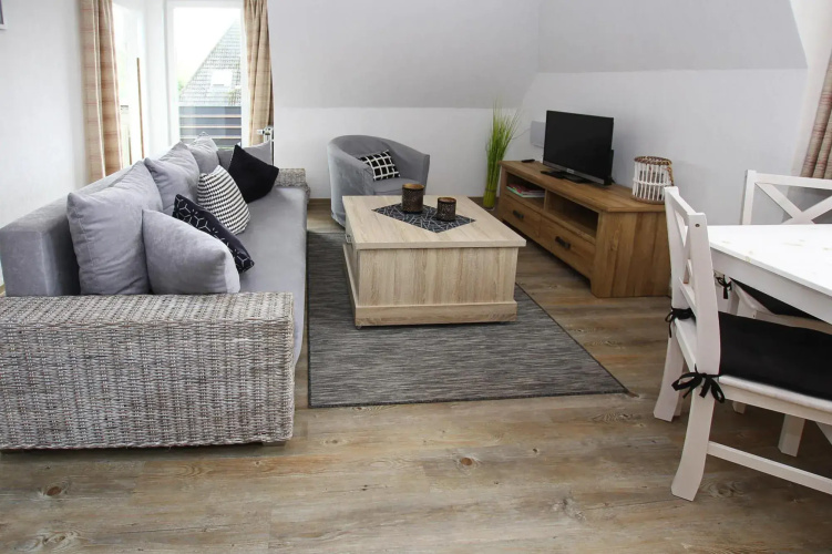 Apartment, Tating in Tating