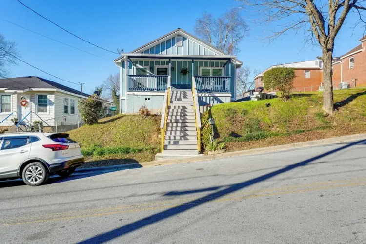 Walk Downtown: Charming Rome Abode w/ Yard!