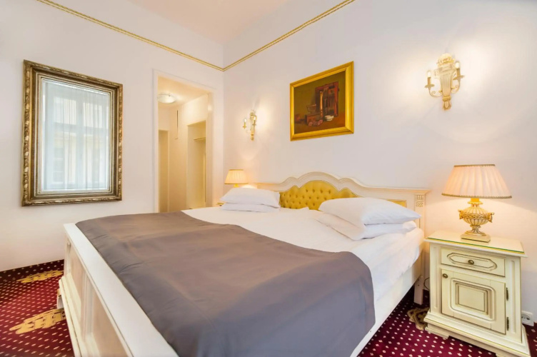 Hotel Imparatul Romanilor