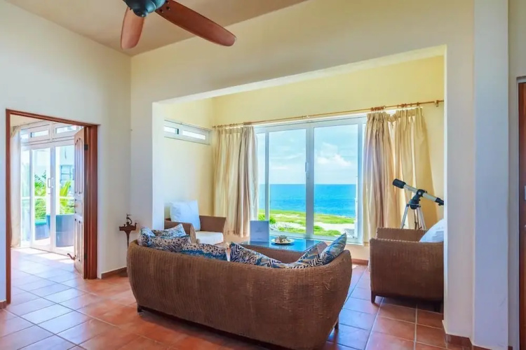 Esperanza Upstairs by Skyrun