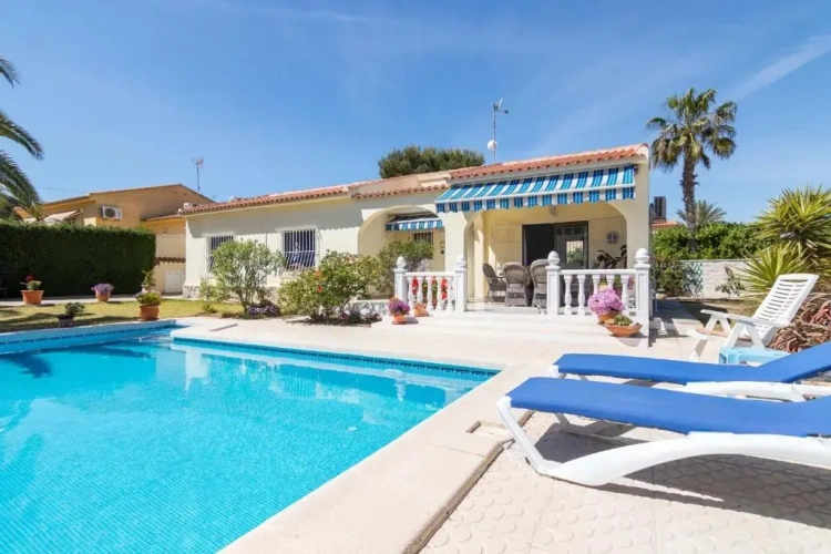 3 Bedrooms Villa