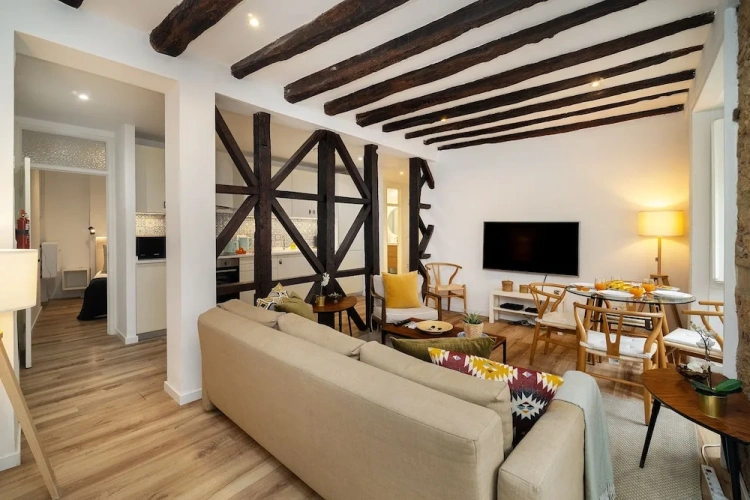 2 Bedrooms Apartment