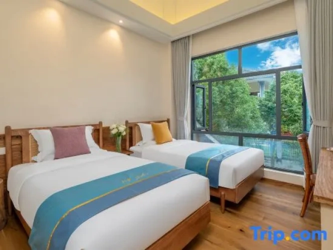 Standard Twin room with courtyard view