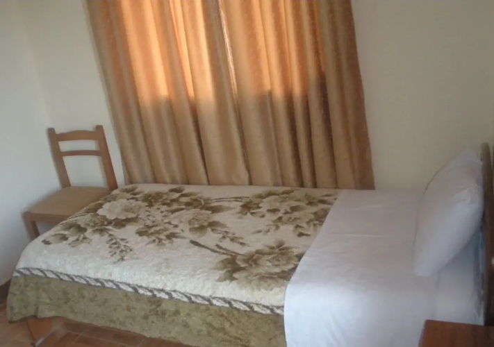 Qiqi Hotel