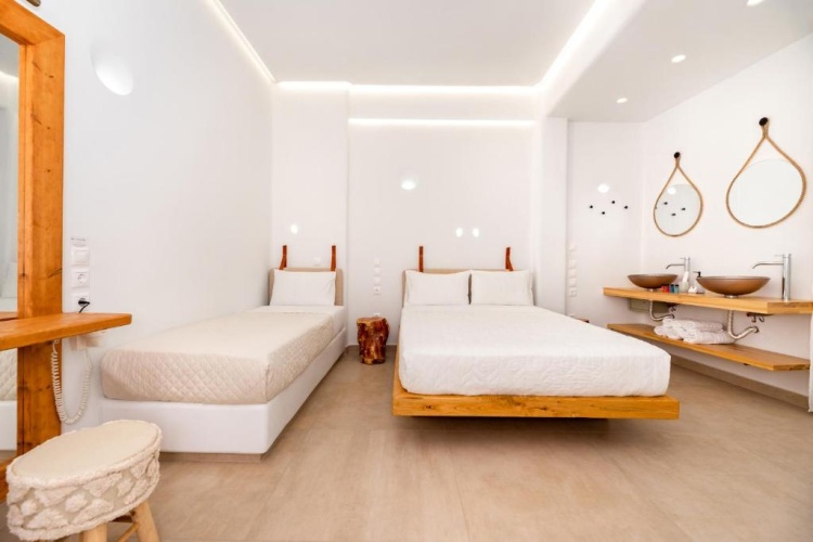 Standard Triple room