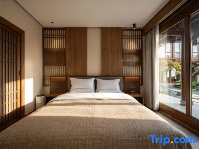 Deluxe Double Family Suite with courtyard view