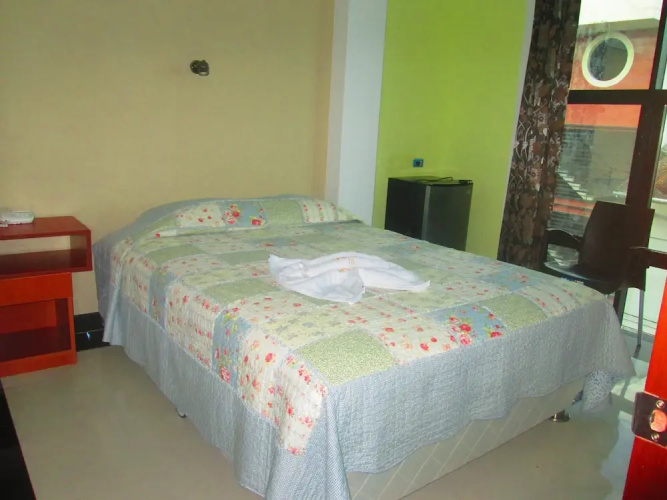 Ari's Hotel III
