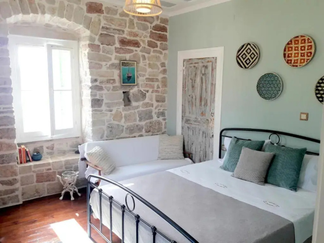 1836 Traditional House