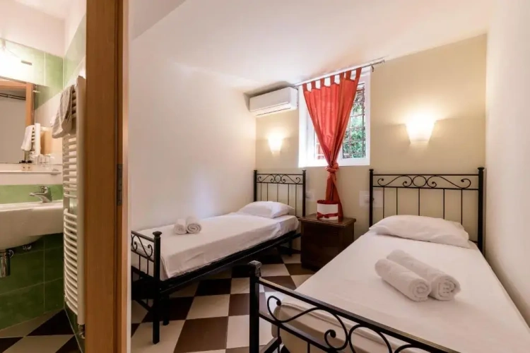 Standard Twin room