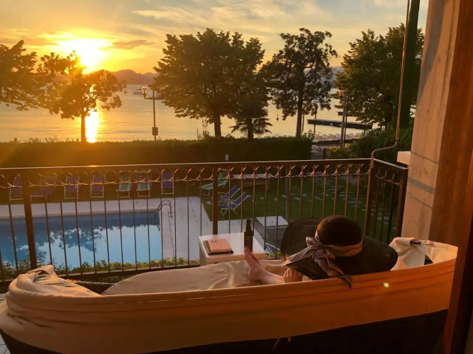 Front Lake Studio with Loft Bed and Pool