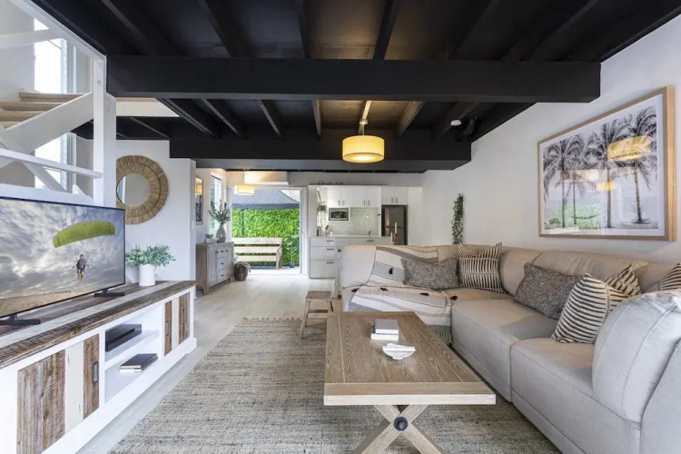 Beachside 2-bed House With Pool, Courtyard & BBQ