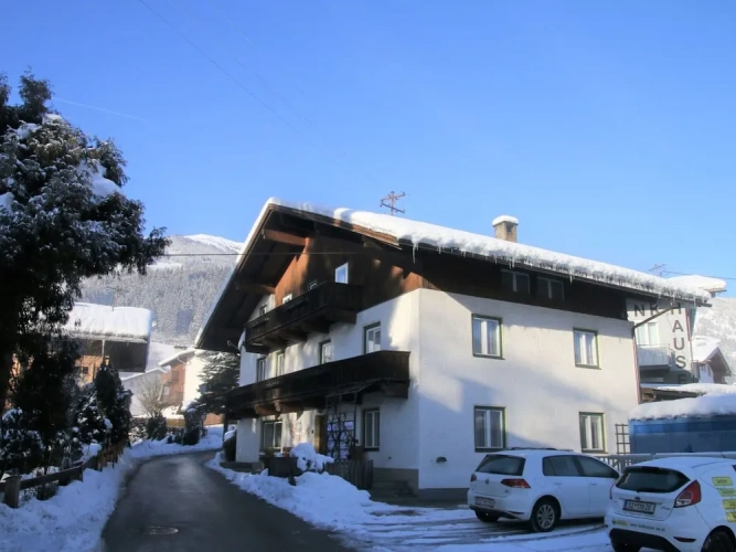 6 Bedrooms Comfort Cottage with balcony