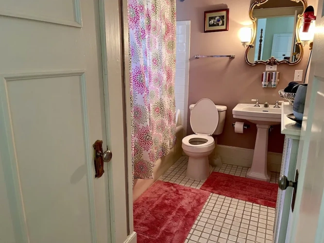 Comfort room