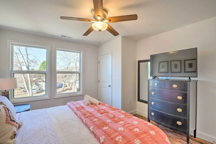 4 Bedrooms Cottage