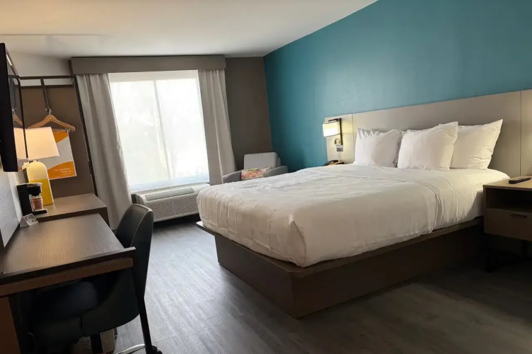 Comfort Inn & Suites