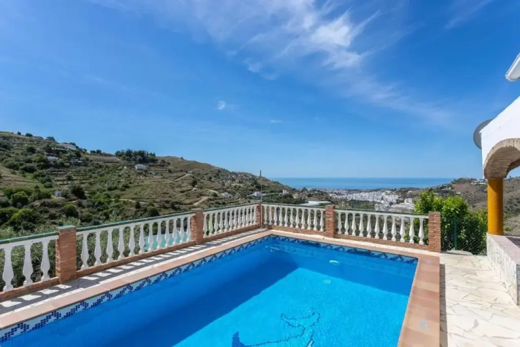 3 Bedrooms Villa
