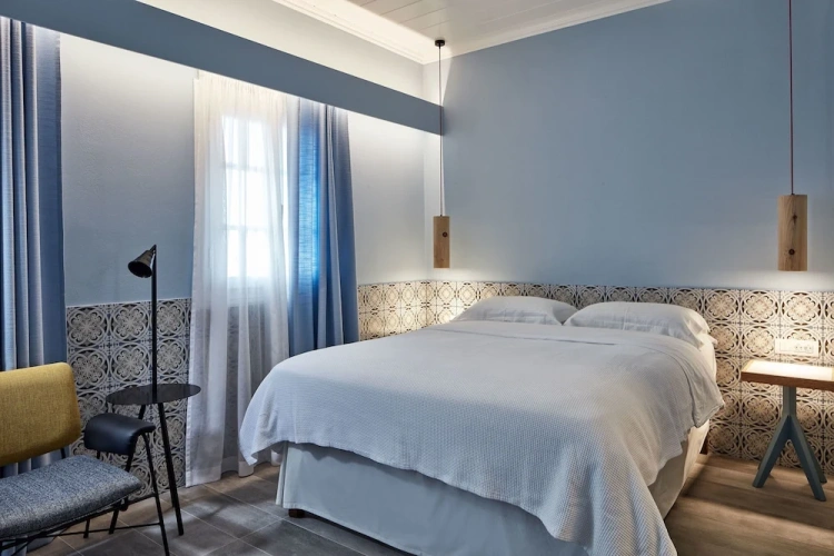 Classic room with balcony and with garden view