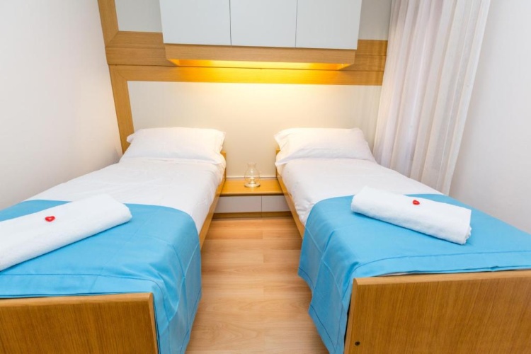 2 Bedrooms Apartment