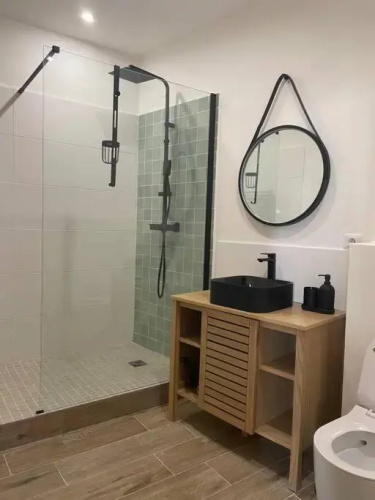 Cassis centre, superbe appartement neuf, 50m port.
