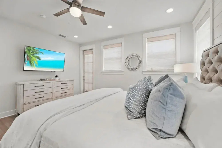 Out of Office Beaches Private Pool, Steps to Beach Sleeps 15