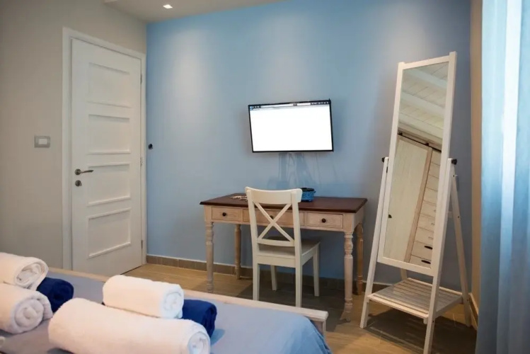 Seabreeze Villa - with Jacuzzi & heated pool