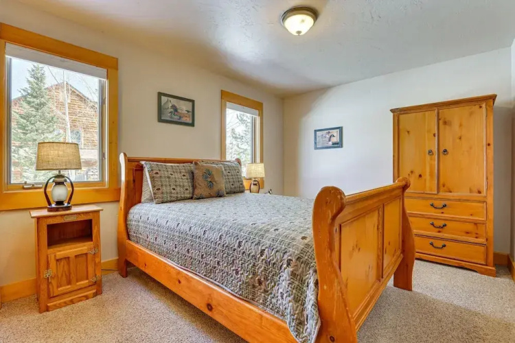 Serene Home w/ Private Hot Tub in Silverthorne