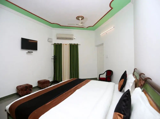 Oyo 11069 Hotel Star Inn