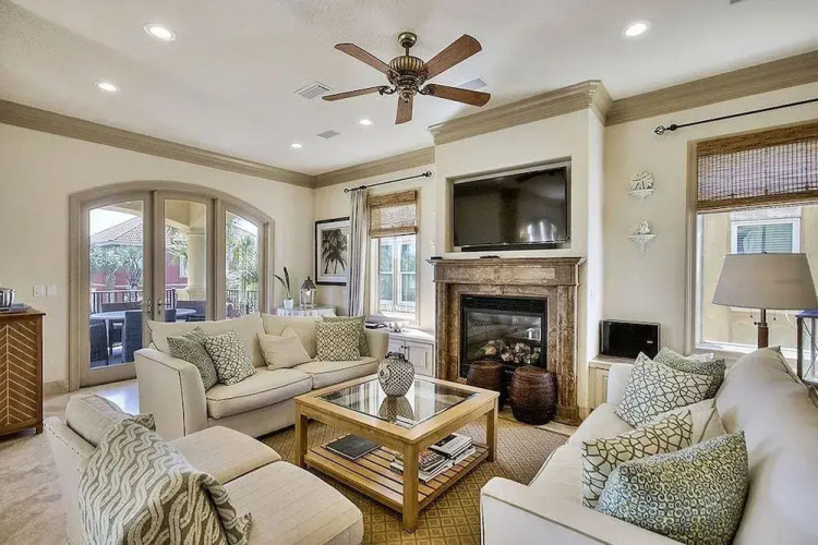 Casa de Palms by RedAwning