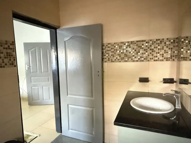 Spacious & Modern 3-bedroom Foxdale