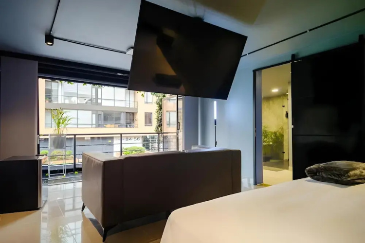 Hostel Joy Cll 85