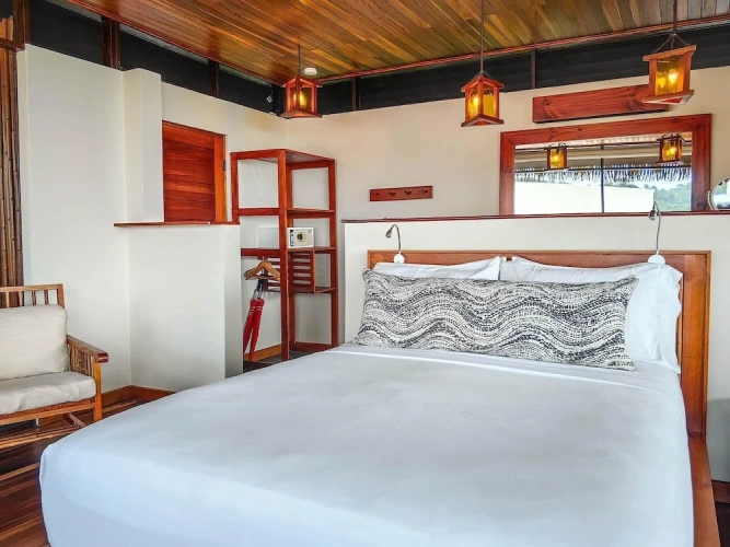 Bungalow with balcony and with land view
