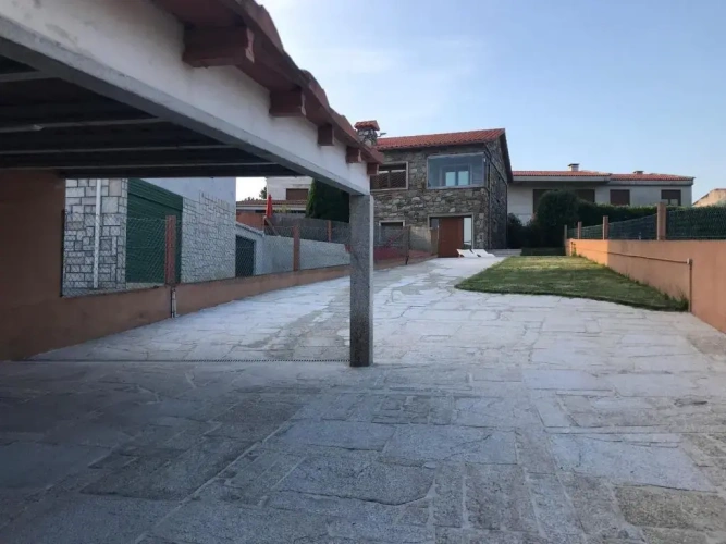 2 Bedrooms Villa