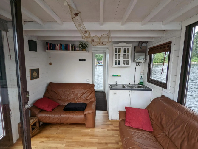 Gemütliches Hausboot mit Kamin in Berlin