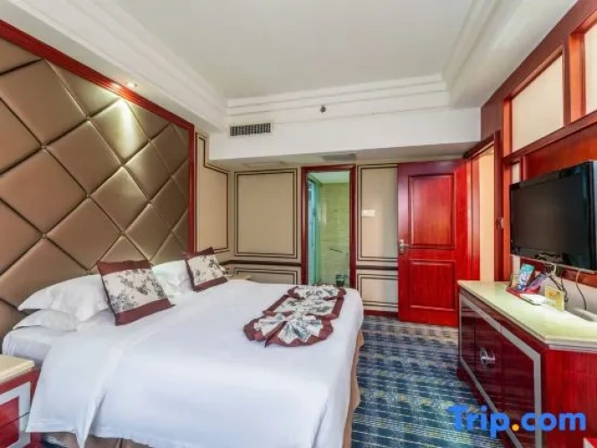 Standard Sextuple Family room