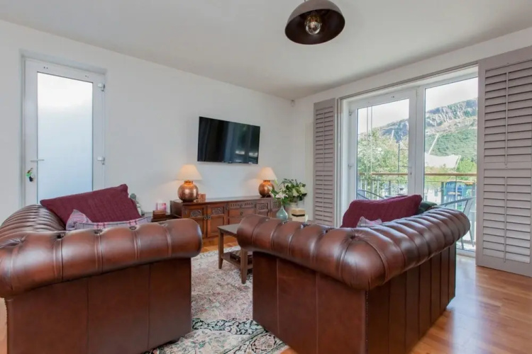 2 Bedroom Flat In Holyrood Area