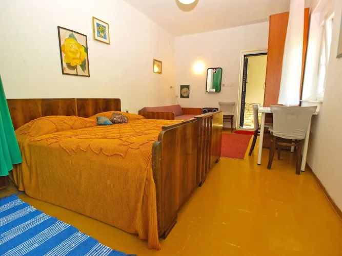 Apartment 461