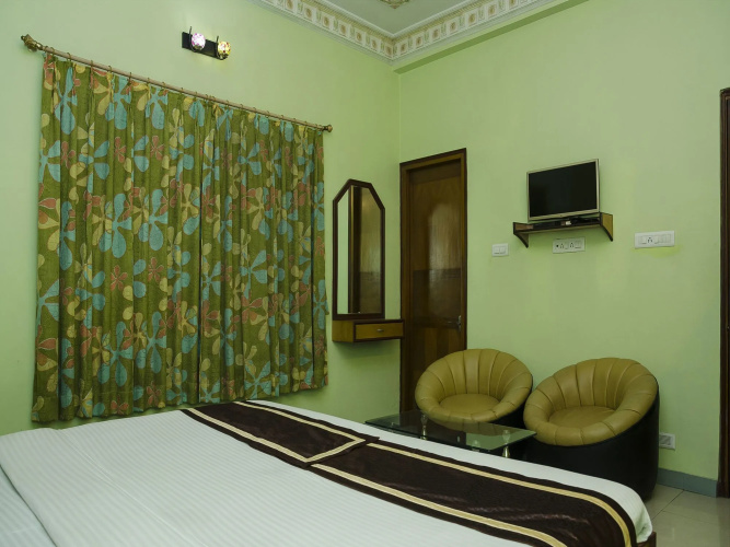 Landmark AB Block Hotel By OYO Rooms