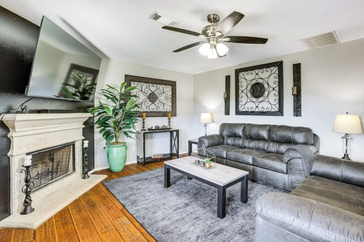 4 Bedrooms Cottage