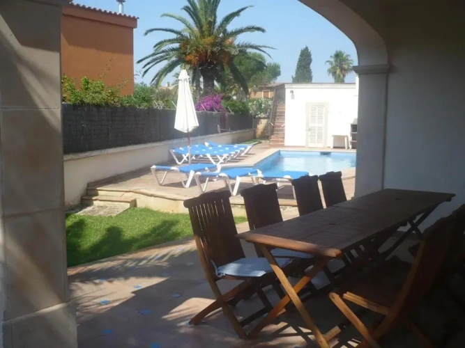 5 Bedrooms Villa
