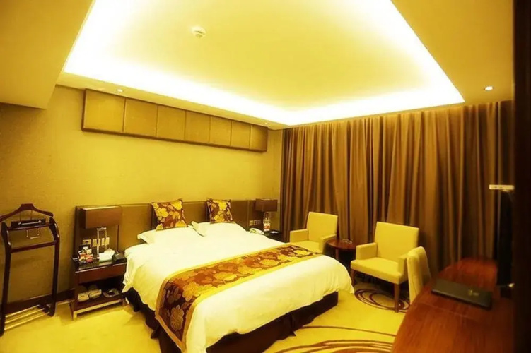 Hollyston Hotel