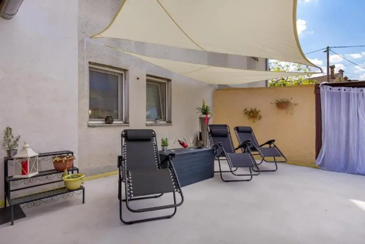 3 Bedrooms Apartment